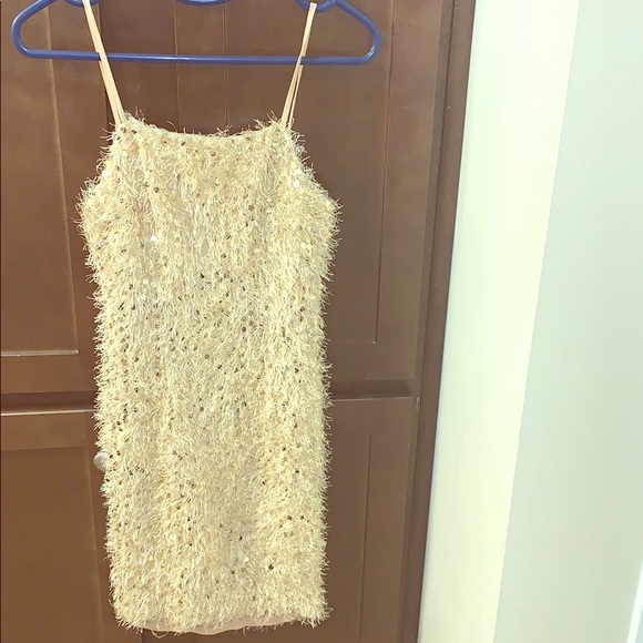 Cute holiday dress - Picture 2 of 5